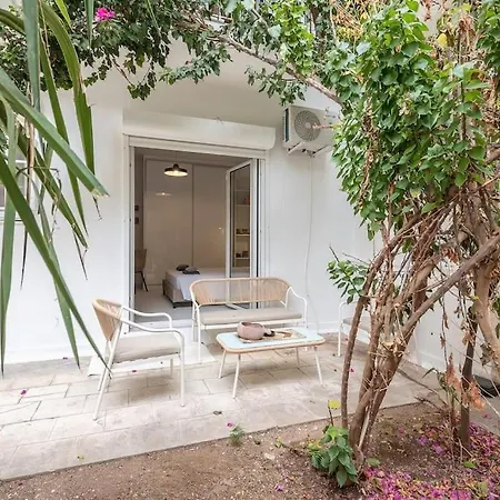 Zen-garden, Exarchia Apartment