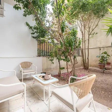 Zen-garden, Exarchia *