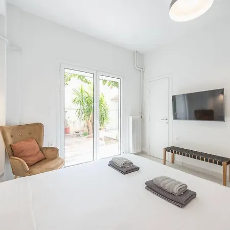 Apartment Zen-garden, Exarchia *